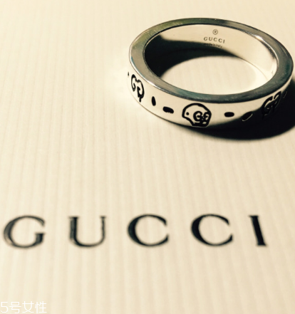 戒指可以戴左手嗎？戒指能不能戴在左手？