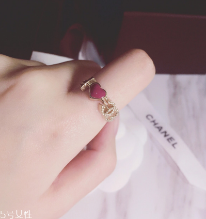 戒指可以戴左手嗎？戒指能不能戴在左手？