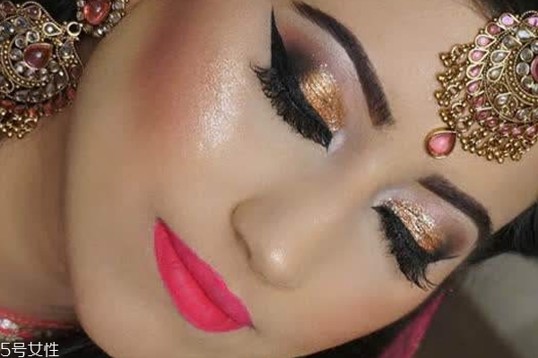 金色腮紅怎么用 金色腮紅畫法步驟 金色腮紅怎么用 金色腮紅畫法步驟