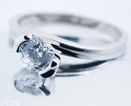 戒指會(huì)越戴越松嗎？戒指會(huì)不會(huì)越戴越大？