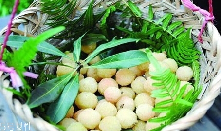 白楊梅好還是紅楊梅好吃？白楊梅和紅楊梅對(duì)比