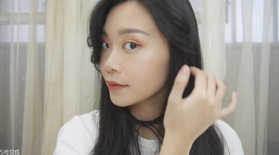 電發(fā)棒怎么自己卷頭發(fā) 電發(fā)棒卷頭發(fā)方法 電發(fā)棒怎么自己卷頭發(fā) 電發(fā)棒卷頭發(fā)方法