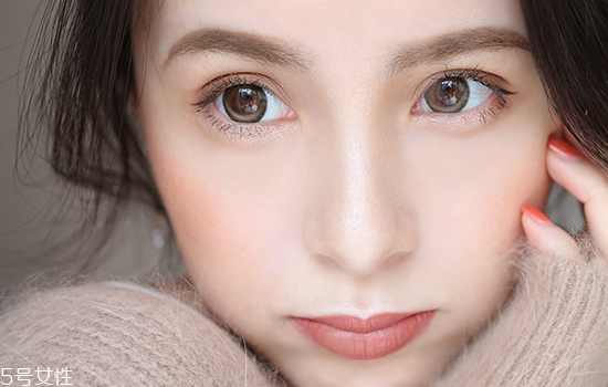 粉紫色眼妝教程 立體混血眼妝的畫法 粉紫色眼妝教程 立體混血眼妝的畫法