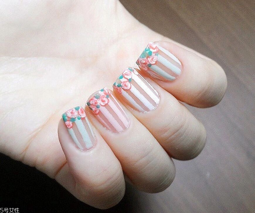 裸粉色條紋美甲教程 裸粉色條紋美甲樣式 裸粉色條紋美甲教程 裸粉色條紋美甲樣式