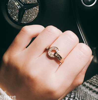 戒指和手表戴一只手嗎？戒指和手表是戴一邊嗎