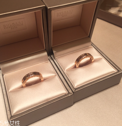 戒指和手鏈戴一只手嗎？戒指和手鏈能戴一邊嗎