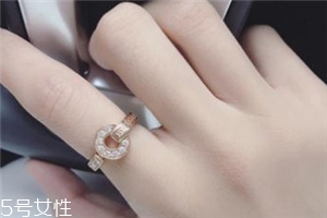 戒指和手鏈戴一只手嗎？戒指和手鏈能戴一邊嗎