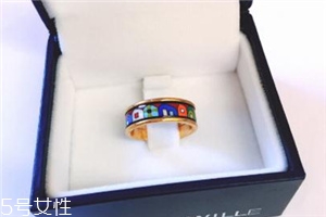 戒指為什么要戴在無名指上？戒指戴在無名指的含義