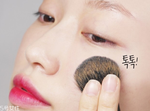 口罩粘粉底怎么辦 口罩不沾粉底2個(gè)技巧 口罩粘粉底怎么辦 口罩不沾粉底2個(gè)技巧
