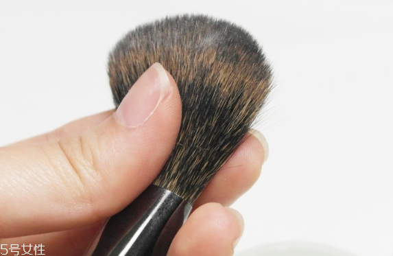 口罩粘粉底怎么辦 口罩不沾粉底2個(gè)技巧 口罩粘粉底怎么辦 口罩不沾粉底2個(gè)技巧