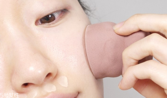 口罩粘粉底怎么辦 口罩不沾粉底2個(gè)技巧 口罩粘粉底怎么辦 口罩不沾粉底2個(gè)技巧