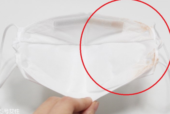 口罩粘粉底怎么辦 口罩不沾粉底2個(gè)技巧 口罩粘粉底怎么辦 口罩不沾粉底2個(gè)技巧