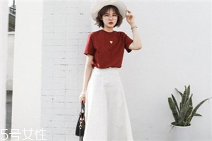 皮膚黃穿什么顏色顯白？適合黃皮女生的衣服顏色