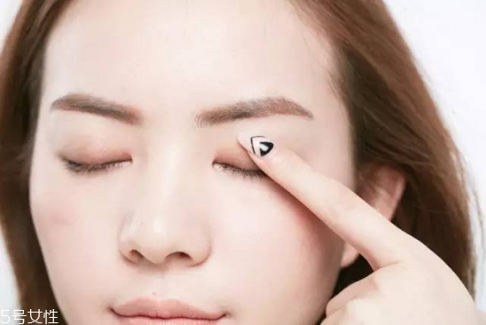 什么顏色口紅適合裸妝 裸妝的正確化妝步驟 什么顏色口紅適合裸妝 裸妝的正確化妝步驟