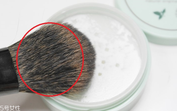 口罩粘粉底怎么辦 口罩不沾粉底2個(gè)技巧 口罩粘粉底怎么辦 口罩不沾粉底2個(gè)技巧