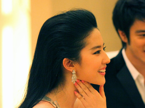 發(fā)際線怎么畫自然 發(fā)際線不好看怎么修飾 發(fā)際線怎么畫自然 發(fā)際線不好看怎么修飾