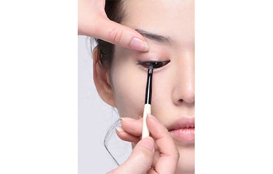 什么顏色口紅適合裸妝 裸妝的正確化妝步驟 什么顏色口紅適合裸妝 裸妝的正確化妝步驟