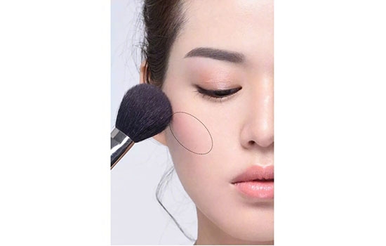 什么顏色口紅適合裸妝 裸妝的正確化妝步驟 什么顏色口紅適合裸妝 裸妝的正確化妝步驟