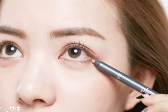 什么顏色口紅適合裸妝 裸妝的正確化妝步驟 什么顏色口紅適合裸妝 裸妝的正確化妝步驟