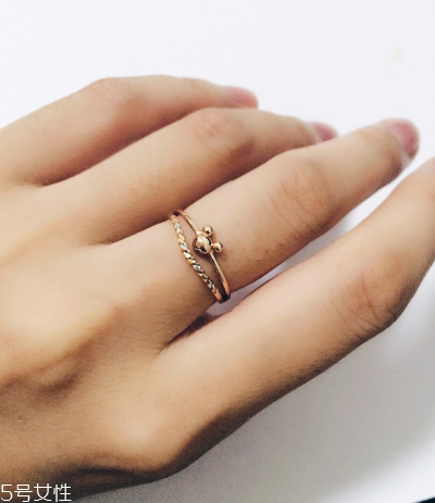 戒指應該戴在哪個手上？戒指戴左手還是右手