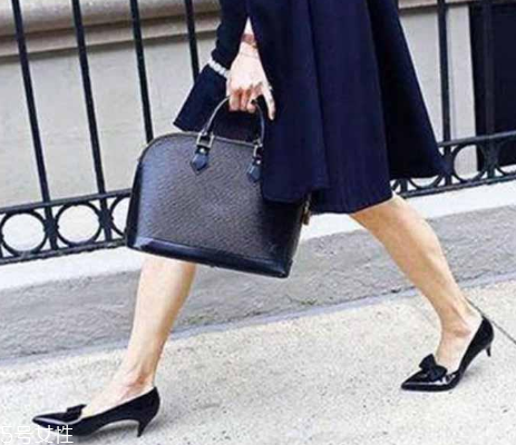 約會穿什么樣的高跟鞋好看？適合約會穿的高跟鞋款式