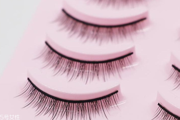 假睫毛應(yīng)該怎么挑選 三步挑對(duì)假睫毛 假睫毛應(yīng)該怎么挑選 三步挑對(duì)假睫毛