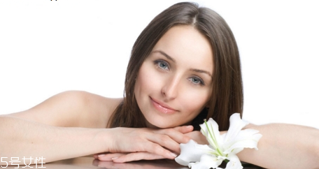 痘痘擠破了出血怎么辦 痘痘長膿后的注意事項 痘痘擠破了出血怎么辦 痘痘長膿后的注意事項