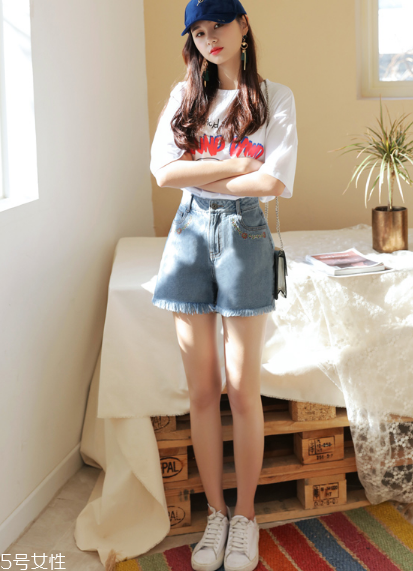 什么樣的牛仔短褲最顯瘦？牛仔短褲版型怎么選