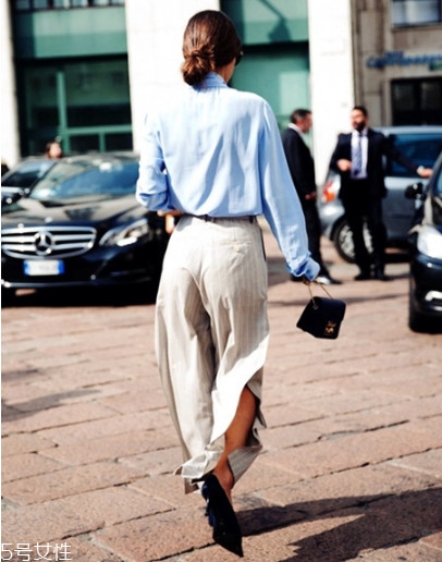 女生天藍(lán)色襯衫怎么搭配好看 女生天藍(lán)色襯衫怎么搭配好看