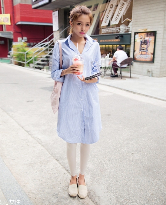女生天藍(lán)色襯衫怎么搭配好看 女生天藍(lán)色襯衫怎么搭配好看