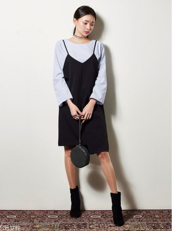 女生天藍(lán)色襯衫怎么搭配好看 女生天藍(lán)色襯衫怎么搭配好看