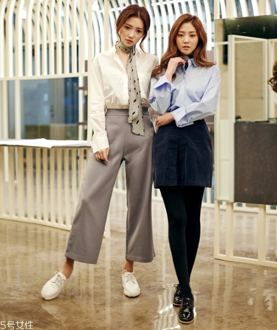 女生天藍(lán)色襯衫怎么搭配好看 女生天藍(lán)色襯衫怎么搭配好看