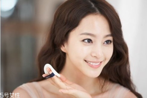 臉上痘痘怎么消除 臉上各部位長痘的原因和調(diào)理方法 臉上痘痘怎么消除 臉上各部位長痘的原因和調(diào)理方法