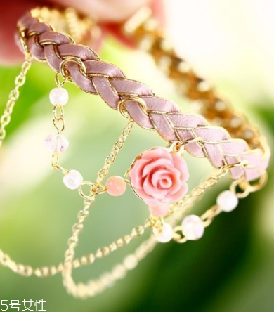 手鏈上刻什么字好？手鏈刻字刻什么