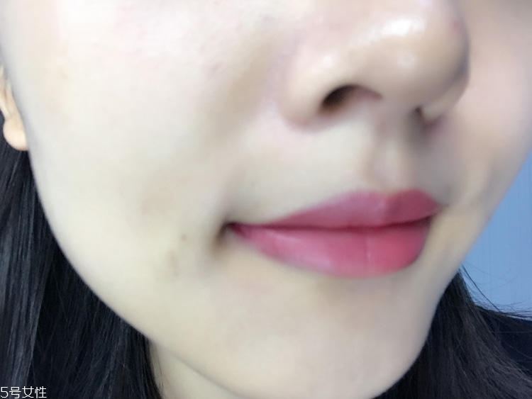 mac brick o la口紅日常嗎？mac brick o la上嘴圖