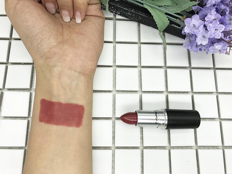 mac brick o la口紅日常嗎？mac brick o la上嘴圖