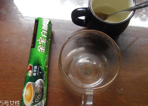 白咖啡是什么顏色？白咖啡是白色嗎？