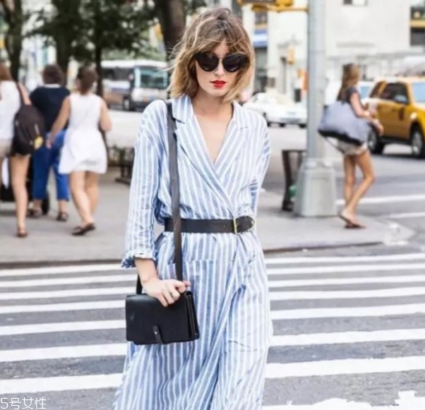 條紋襯衫裙圖片欣賞 條紋襯衫裙怎么搭配 條紋襯衫裙圖片欣賞 條紋襯衫裙怎么搭配