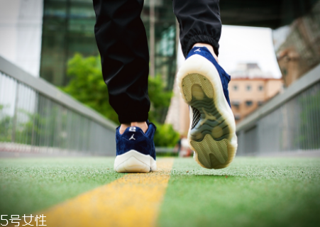 aj 11 low re2pect藍(lán)麂皮開(kāi)箱測(cè)評(píng)_上腳效果 aj 11 low re2pect藍(lán)麂皮開(kāi)箱測(cè)評(píng)_上腳效果