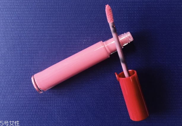 阿瑪尼紅管唇釉512怎么樣 阿瑪尼紅管唇釉512試色 阿瑪尼紅管唇釉512怎么樣 阿瑪尼紅管唇釉512試色