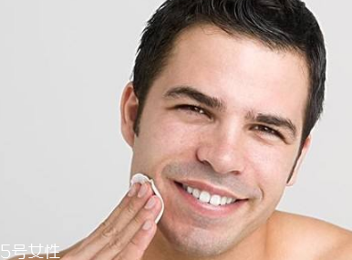 女性用的去皺護(hù)膚品男生可以用嗎 去皺護(hù)膚品推薦 女性用的去皺護(hù)膚品男生可以用嗎 去皺護(hù)膚品推薦