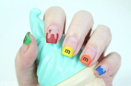 mm豆美甲怎么做？指甲上mm豆美甲教程