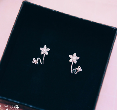 耳釘可以用鹽水消毒嗎？耳釘用鹽水消毒有用嗎