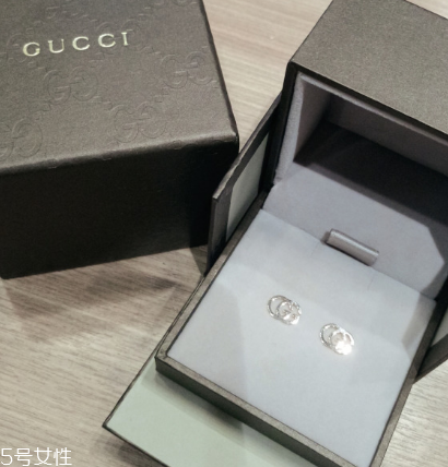 耳釘可以用白酒消毒嗎？耳釘用白酒消毒有用嗎