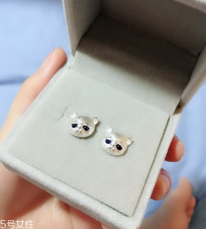 耳釘是金的好還是銀的好？耳釘買(mǎi)金的還是銀的？