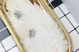 耳釘對(duì)耳唇有什么危害？耳釘對(duì)耳朵有哪些害處？