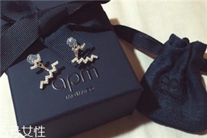 耳釘有血跡怎么清洗？耳釘上的血跡用什么洗？