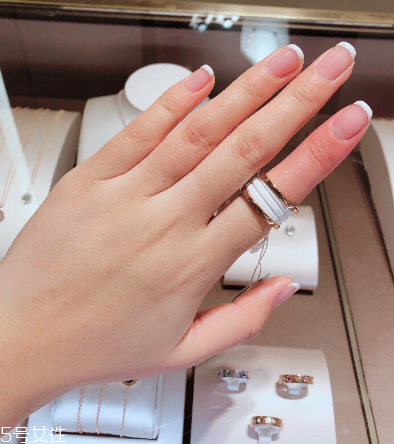 寶格麗陶瓷戒指是什么材質(zhì)？寶格麗陶瓷戒指材質(zhì)介紹