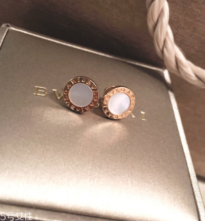 耳釘一般多少克？耳釘一對(duì)是多少克？