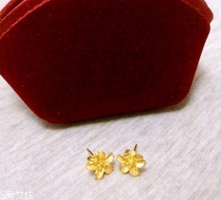 耳釘有沒(méi)有單賣(mài)的？耳釘可以只買(mǎi)一個(gè)嗎？